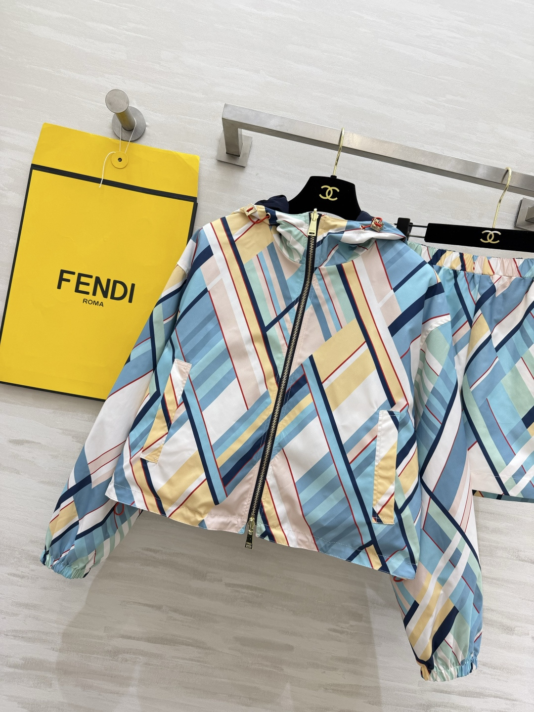 #Fend♡²⁶ss 双面穿几何纹休闲套装一衣两穿，解锁N种风格✨短款显高，高腰显瘦！防晒透气，春夏刚需