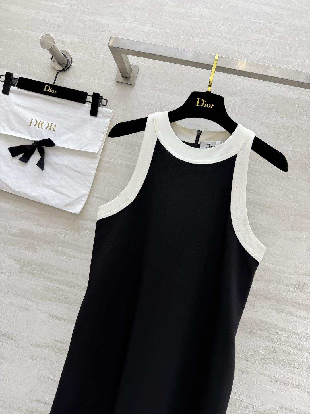 #Dio♡²⁶ss经典黑白撞色连衣裙 永不过时的黑白撞色 自带高级感滤镜 显白又显瘦 A字裙摆藏肉不挑身