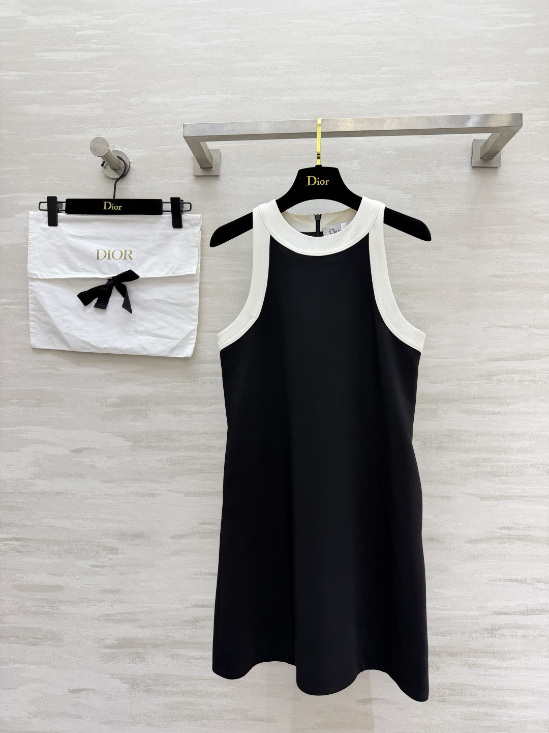 #Dio♡²⁶ss经典黑白撞色连衣裙 永不过时的黑白撞色 自带高级感滤镜 显白又显瘦 A字裙摆藏肉不挑身