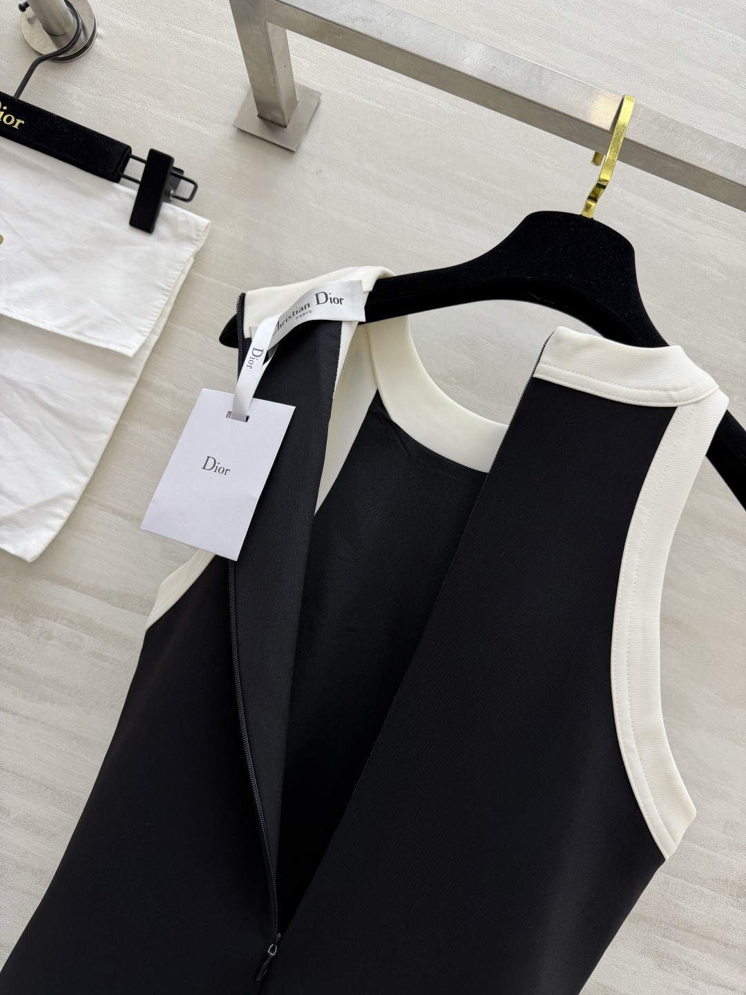 #Dio♡²⁶ss经典黑白撞色连衣裙 永不过时的黑白撞色 自带高级感滤镜 显白又显瘦 A字裙摆藏肉不挑身