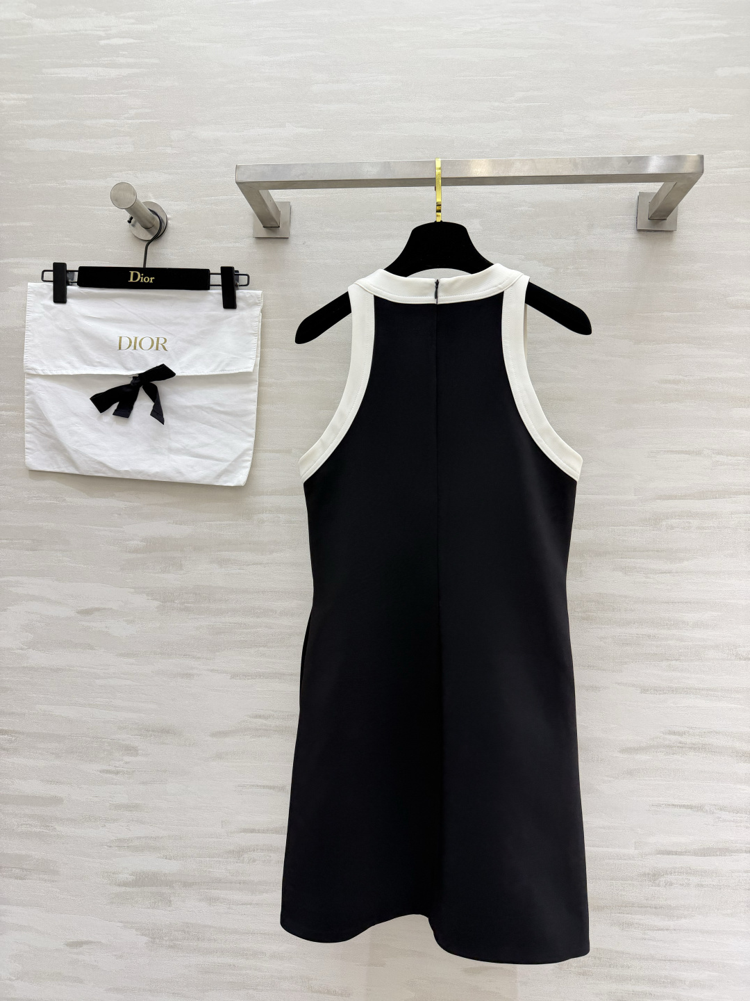 #Dio♡²⁶ss经典黑白撞色连衣裙 永不过时的黑白撞色 自带高级感滤镜 显白又显瘦 A字裙摆藏肉不挑身