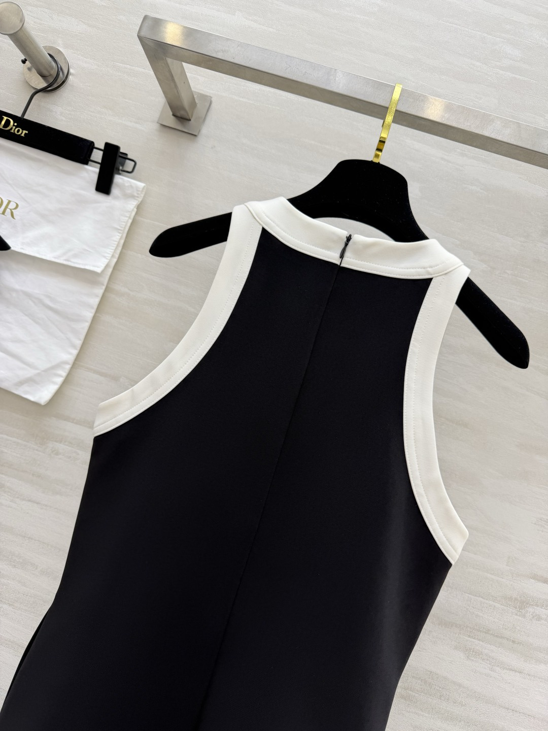 #Dio♡²⁶ss经典黑白撞色连衣裙 永不过时的黑白撞色 自带高级感滤镜 显白又显瘦 A字裙摆藏肉不挑身