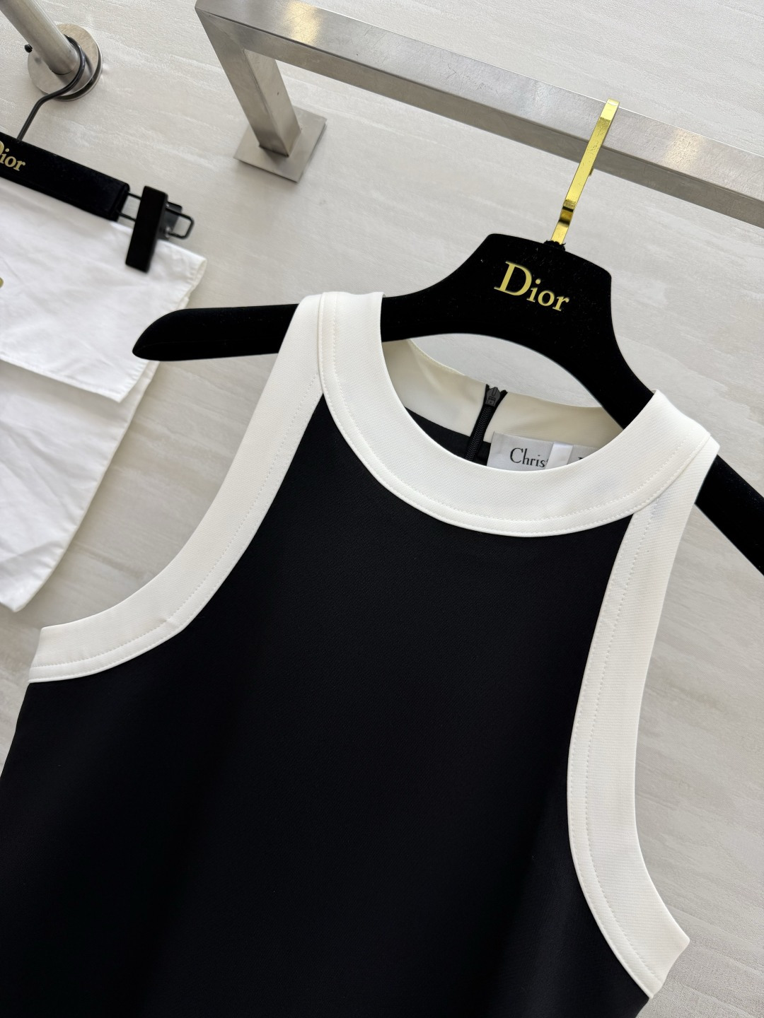 #Dio♡²⁶ss经典黑白撞色连衣裙 永不过时的黑白撞色 自带高级感滤镜 显白又显瘦 A字裙摆藏肉不挑身