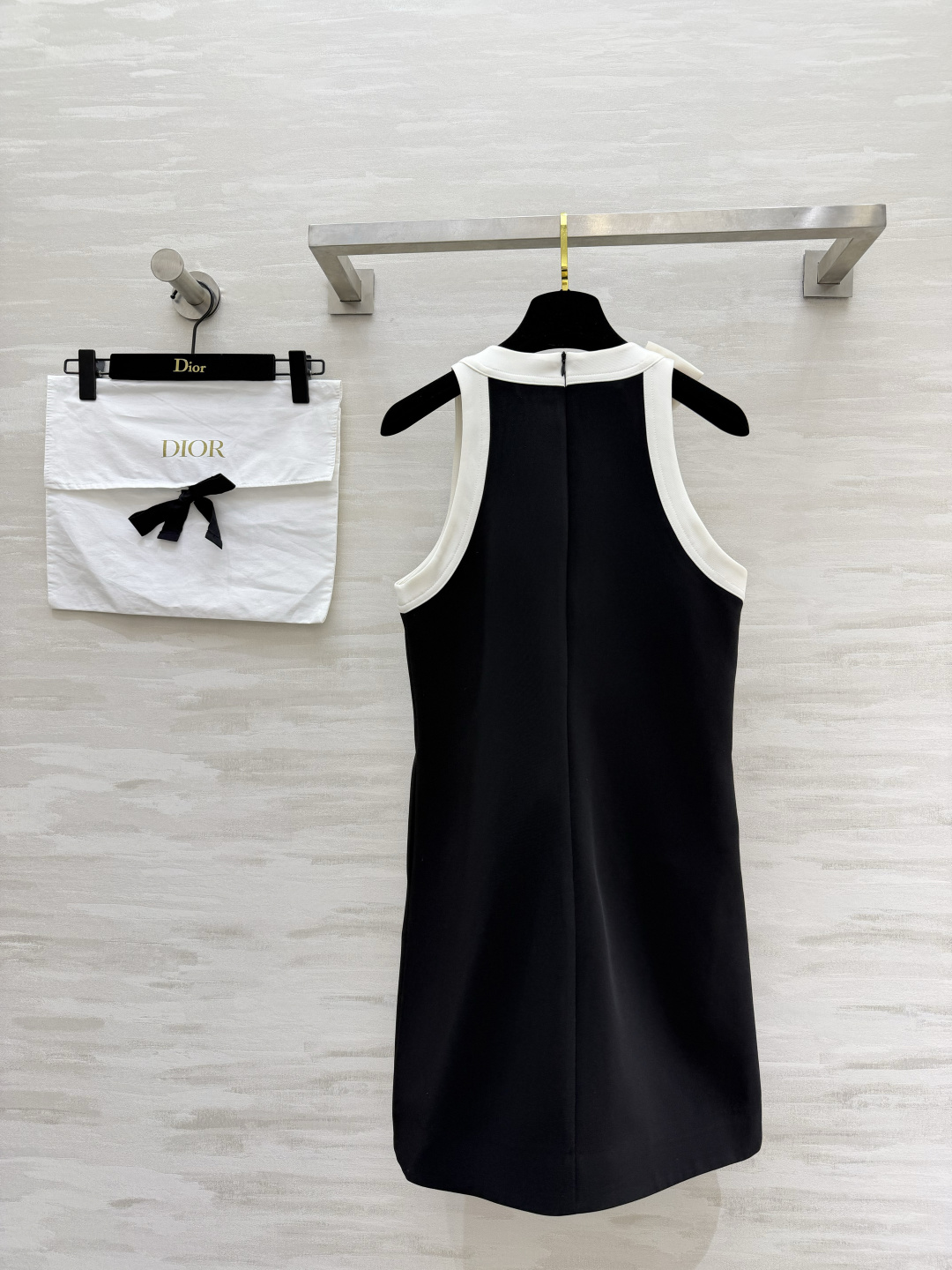 🖤 DIO♡²⁶·本命小黑裙天花板 经典赫本风遇上甜美元素，优雅直接拉满✨领口大蝴蝶结 温柔又减龄，瞬间