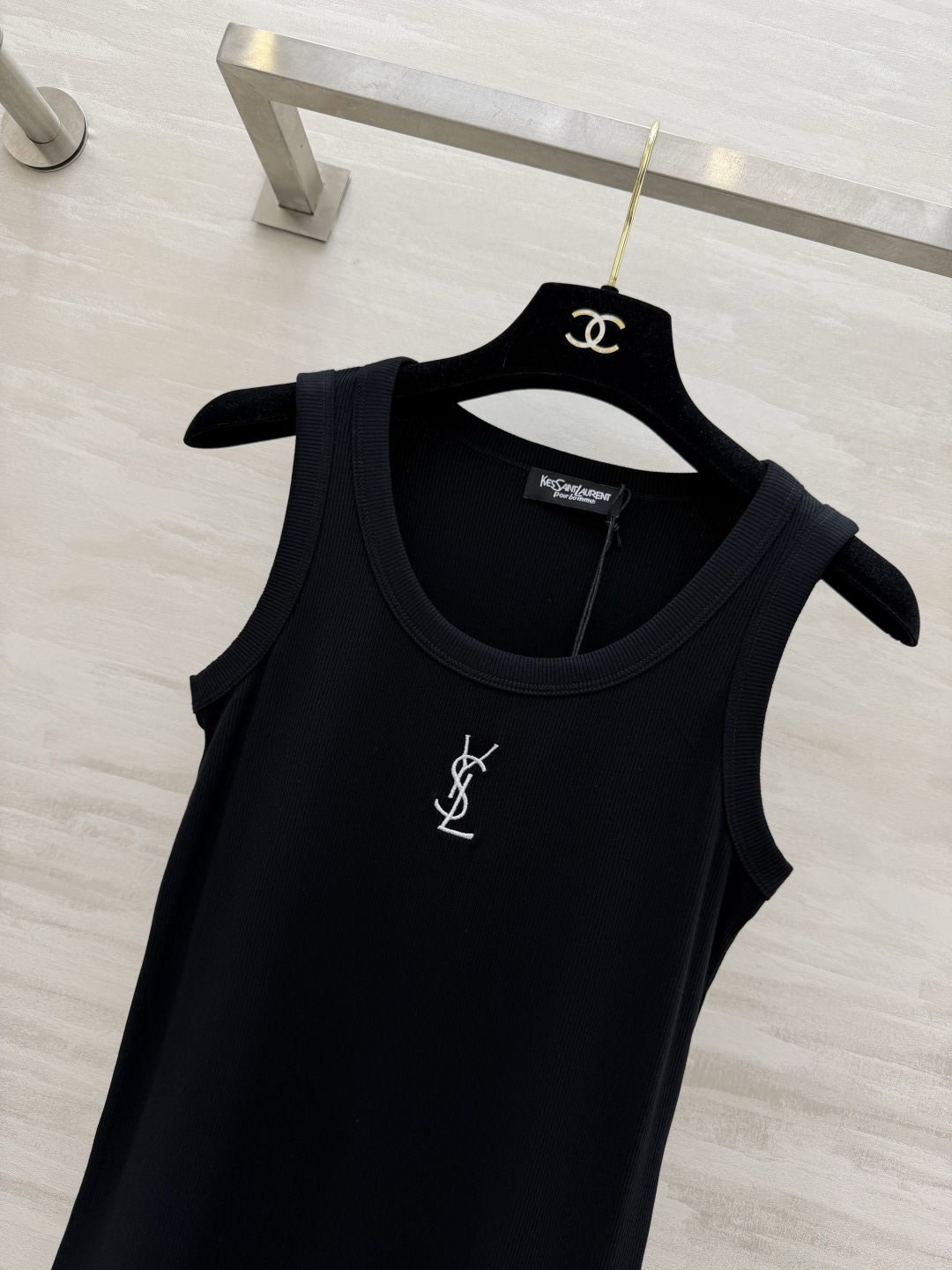 #YSL²⁶ss经典logo刺绣罗纹背心 法式极简高级感 标志性YSL刺绣logo 辨识度拉满 低调又显