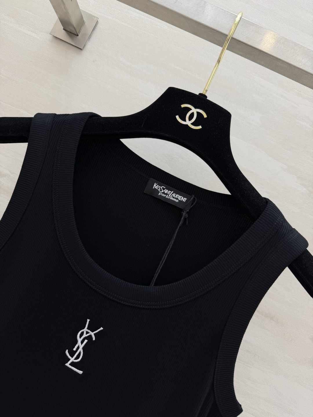 #YSL²⁶ss经典logo刺绣罗纹背心 法式极简高级感 标志性YSL刺绣logo 辨识度拉满 低调又显