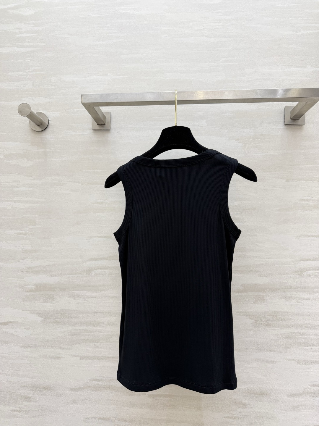 #YSL²⁶ss经典logo刺绣罗纹背心 法式极简高级感 标志性YSL刺绣logo 辨识度拉满 低调又显