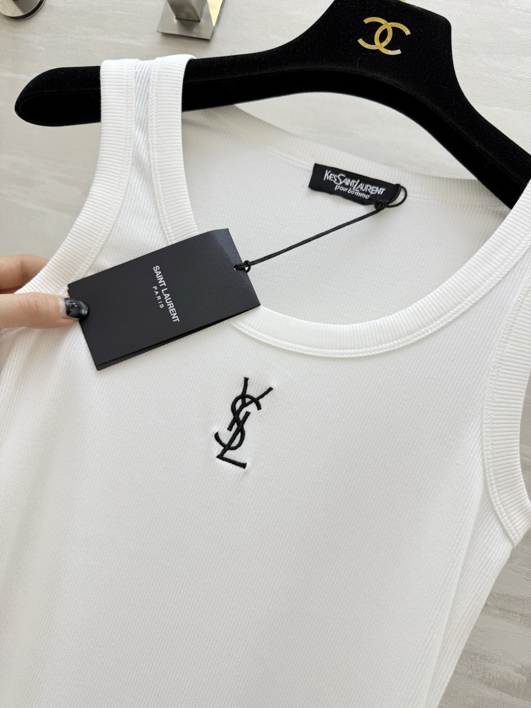 #YSL²⁶ss经典logo刺绣罗纹背心 法式极简高级感 标志性YSL刺绣logo 辨识度拉满 低调又显