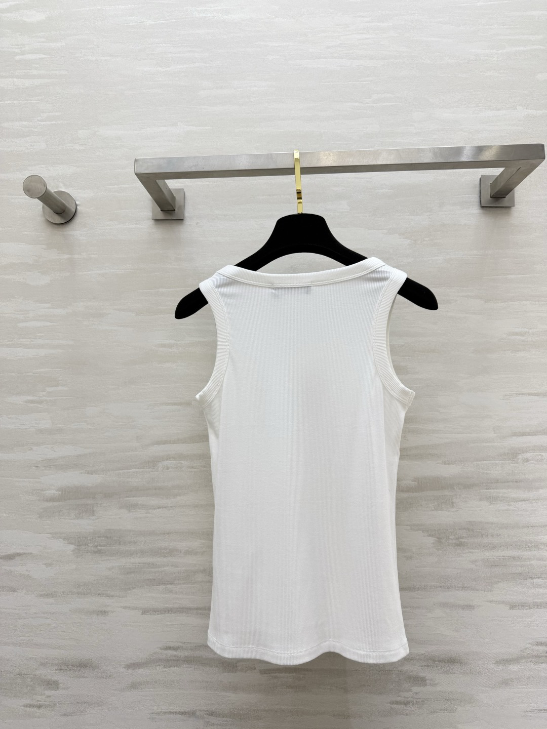 #YSL²⁶ss经典logo刺绣罗纹背心 法式极简高级感 标志性YSL刺绣logo 辨识度拉满 低调又显