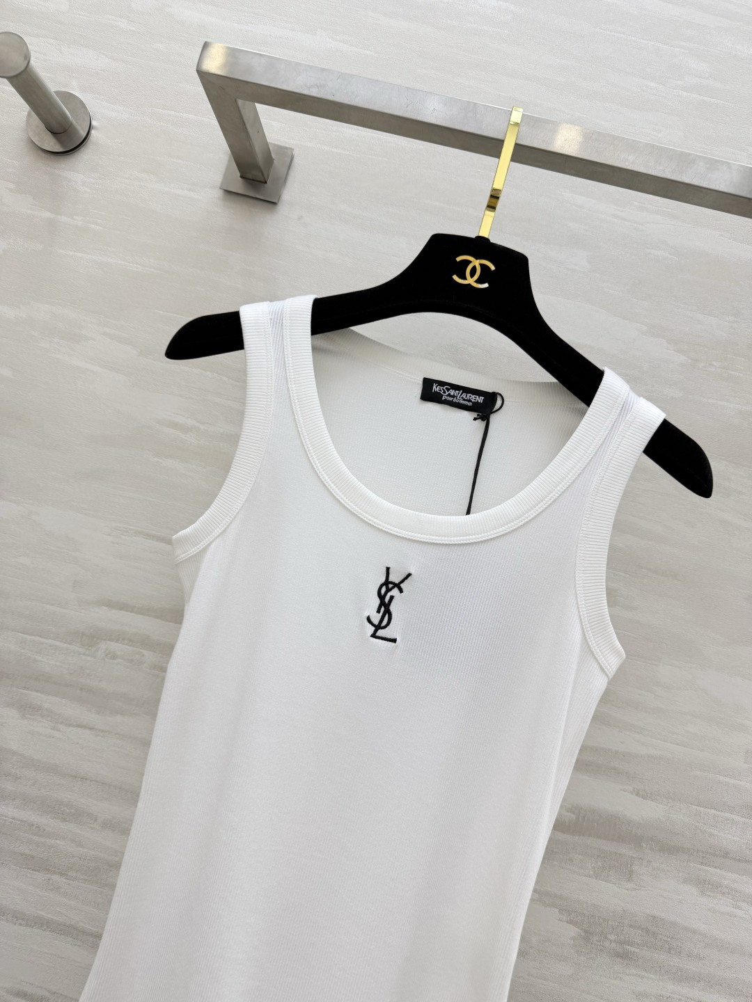 #YSL²⁶ss经典logo刺绣罗纹背心 法式极简高级感 标志性YSL刺绣logo 辨识度拉满 低调又显