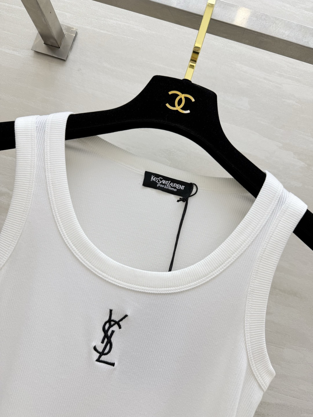 #YSL²⁶ss经典logo刺绣罗纹背心 法式极简高级感 标志性YSL刺绣logo 辨识度拉满 低调又显