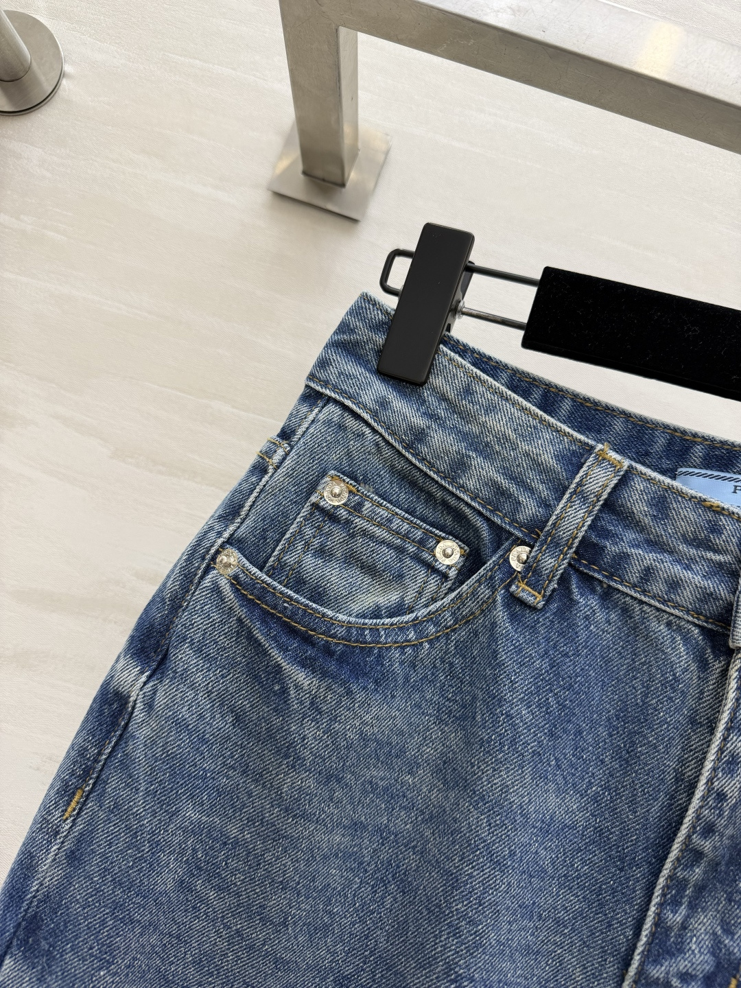 #Prad♡²⁶新款 水洗牛仔裤 采用赤耳丹宁面料 低饱和雾霾蓝调 复古做旧+磨白工艺 细节满分 高腰直