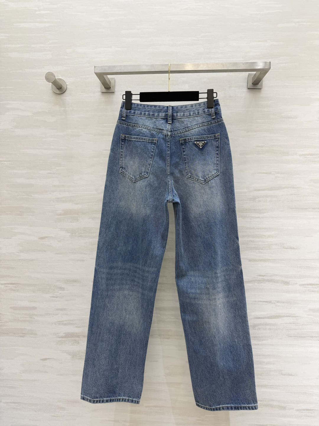 #Prad♡²⁶新款 水洗牛仔裤 采用赤耳丹宁面料 低饱和雾霾蓝调 复古做旧+磨白工艺 细节满分 高腰直