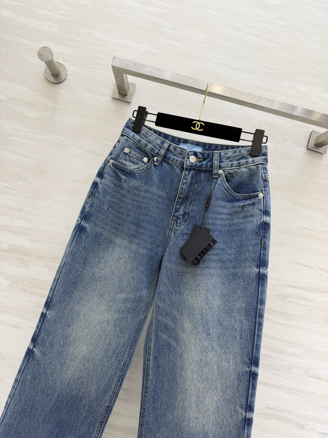 #Prad♡²⁶新款 水洗牛仔裤 采用赤耳丹宁面料 低饱和雾霾蓝调 复古做旧+磨白工艺 细节满分 高腰直