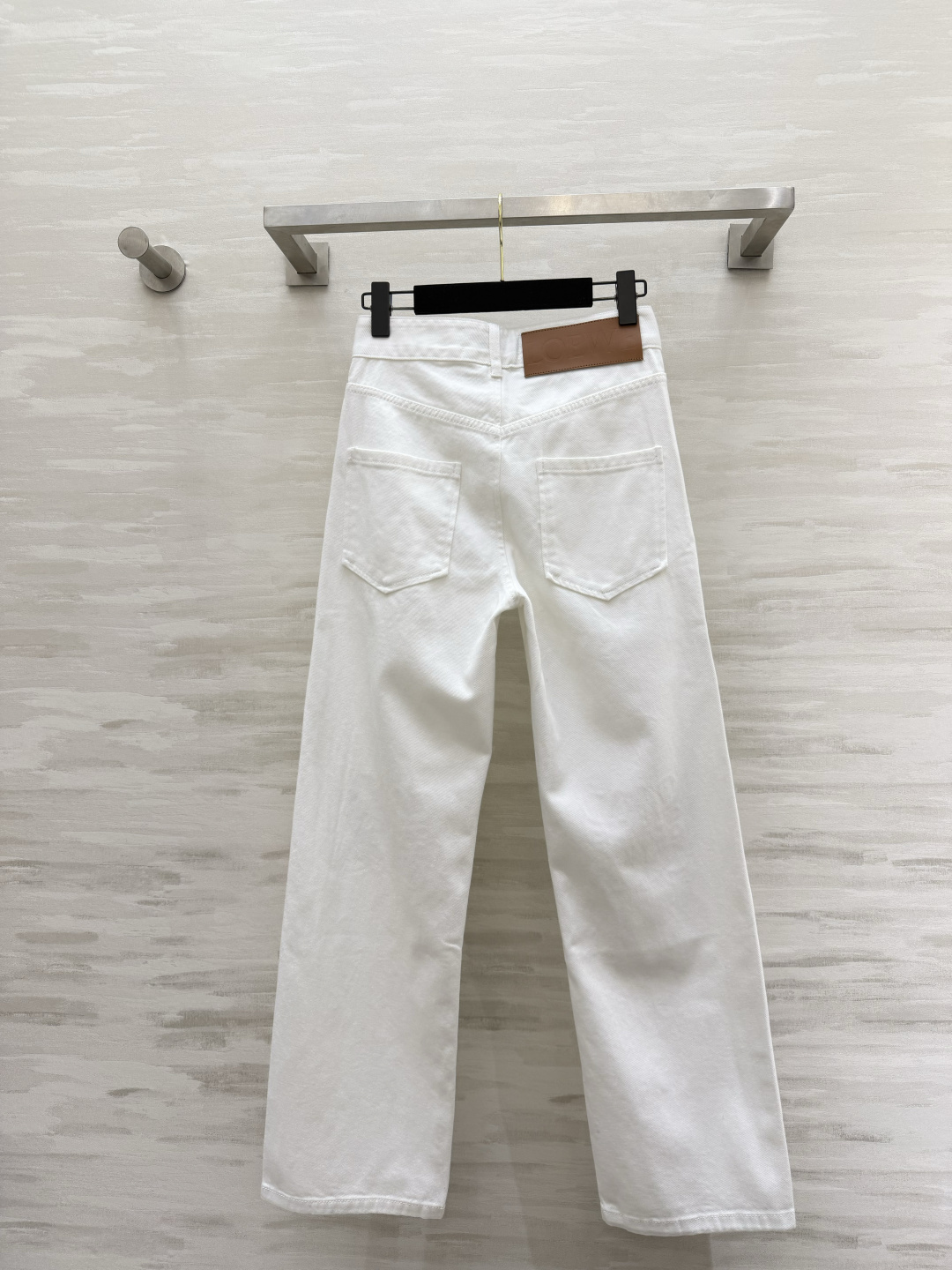 #LOEW♡²⁶白色Anagram刺绣直筒牛仔裤 西班牙奢牌极简美学 标志性Anagram立体刺绣 辨识