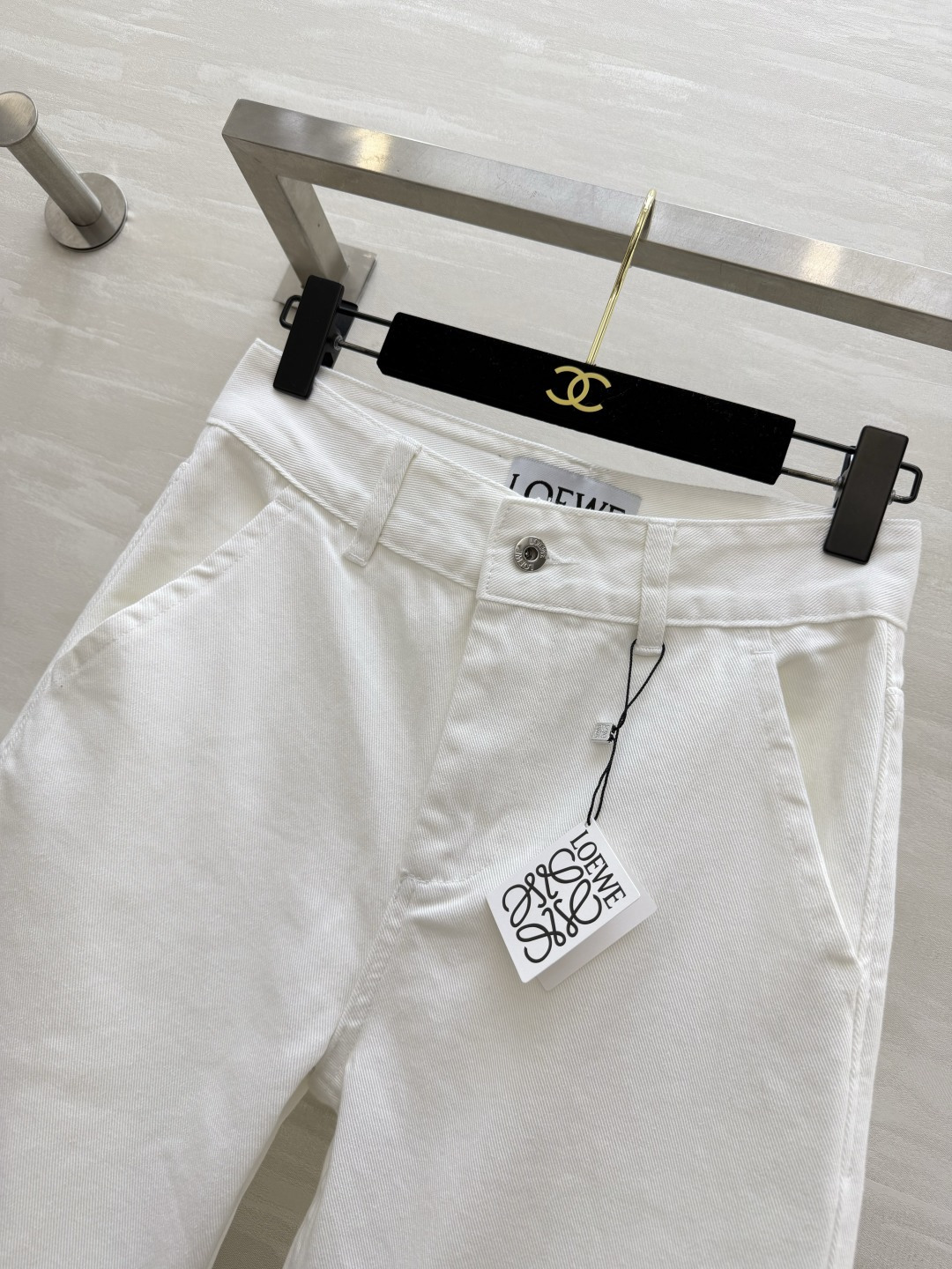 #LOEW♡²⁶白色Anagram刺绣直筒牛仔裤 西班牙奢牌极简美学 标志性Anagram立体刺绣 辨识