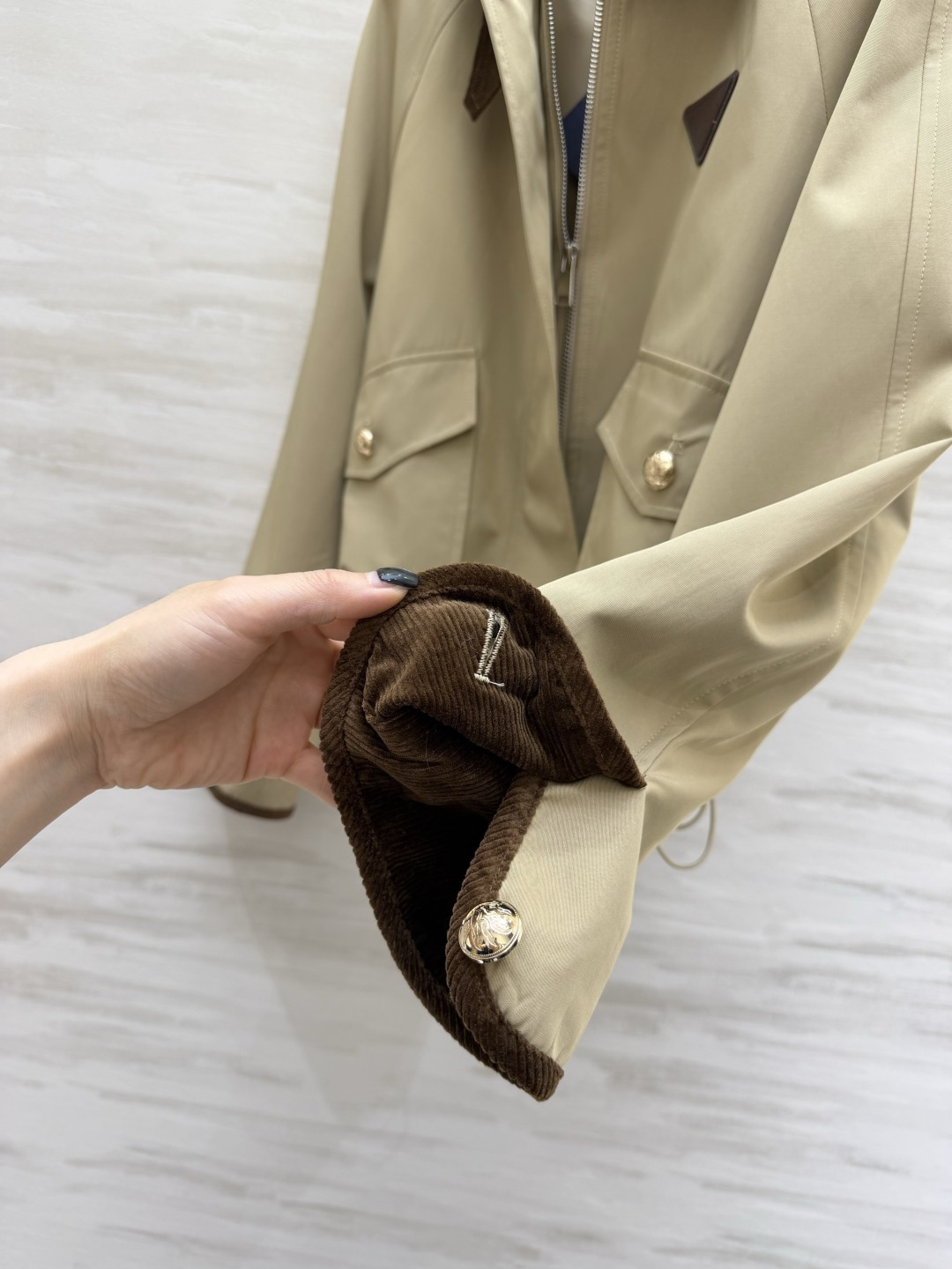 #Prad♡²⁶灯芯绒撞色夹克外套 复古与摩登的完美碰撞 奶白/卡其两色齐发！把老钱风焊在身上！灯芯绒翻