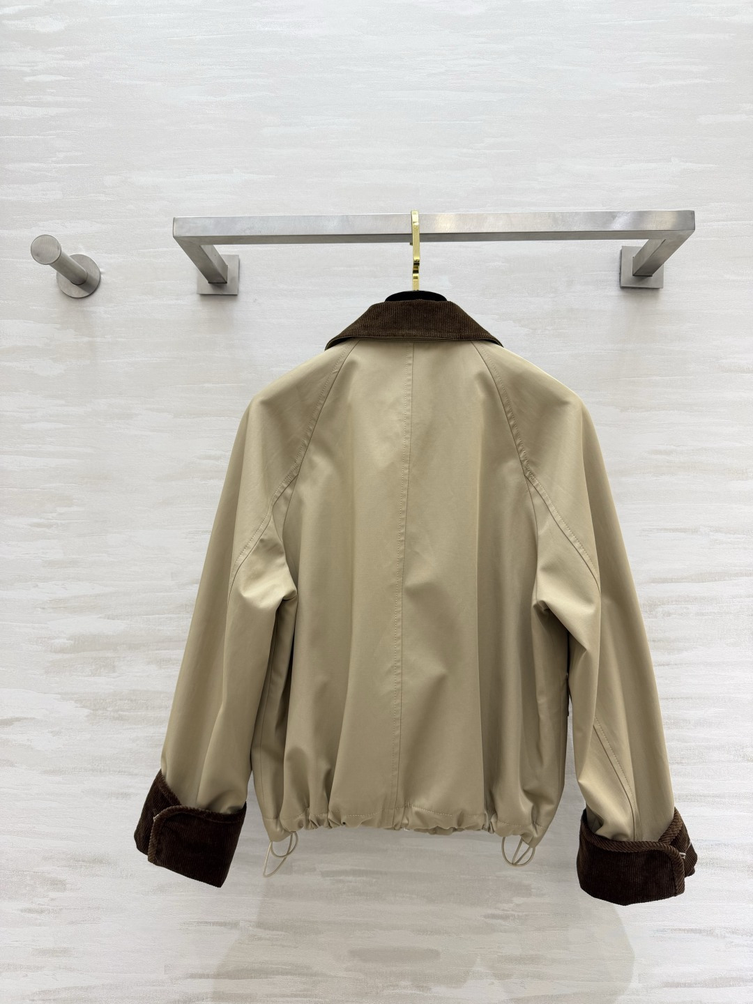 #Prad♡²⁶灯芯绒撞色夹克外套 复古与摩登的完美碰撞 奶白/卡其两色齐发！把老钱风焊在身上！灯芯绒翻