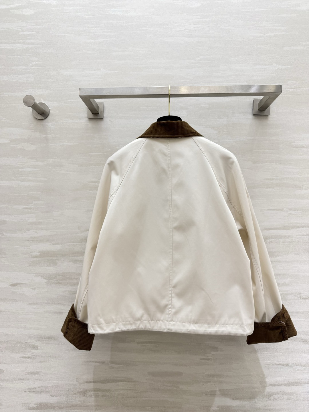 #Prad♡²⁶灯芯绒撞色夹克外套 复古与摩登的完美碰撞 奶白/卡其两色齐发！把老钱风焊在身上！灯芯绒翻