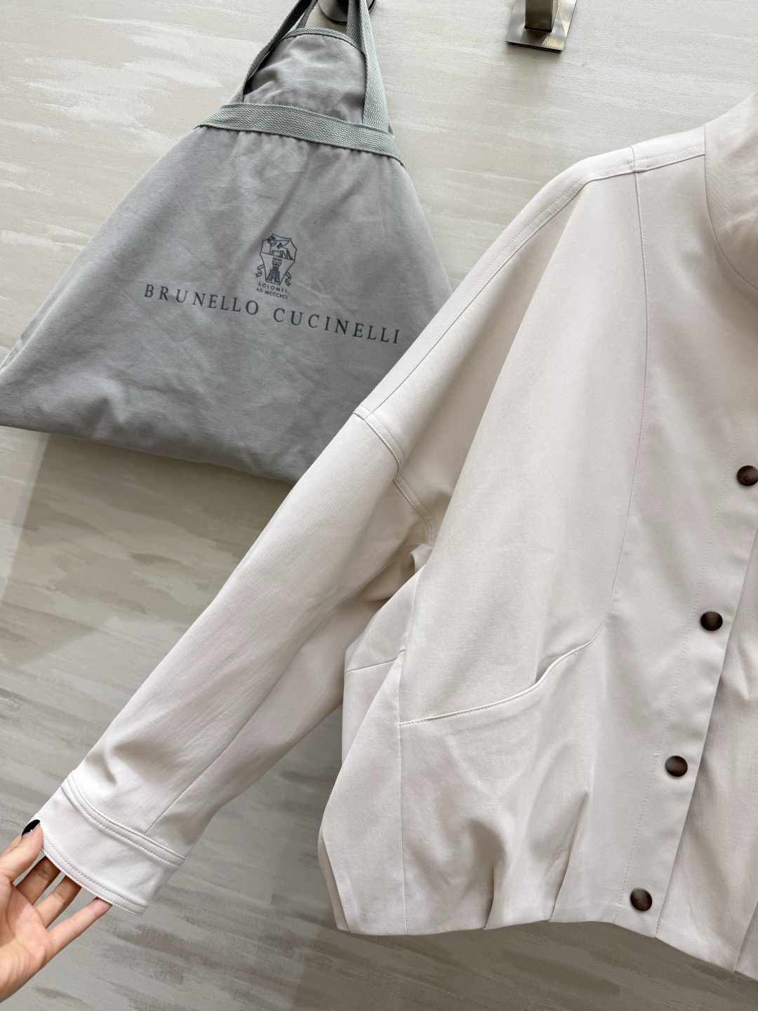 #Brunello Cucinell♡²⁶米白立领夹克外套 顶奢质感 一眼高级 立领利落大方 宽松廓形 