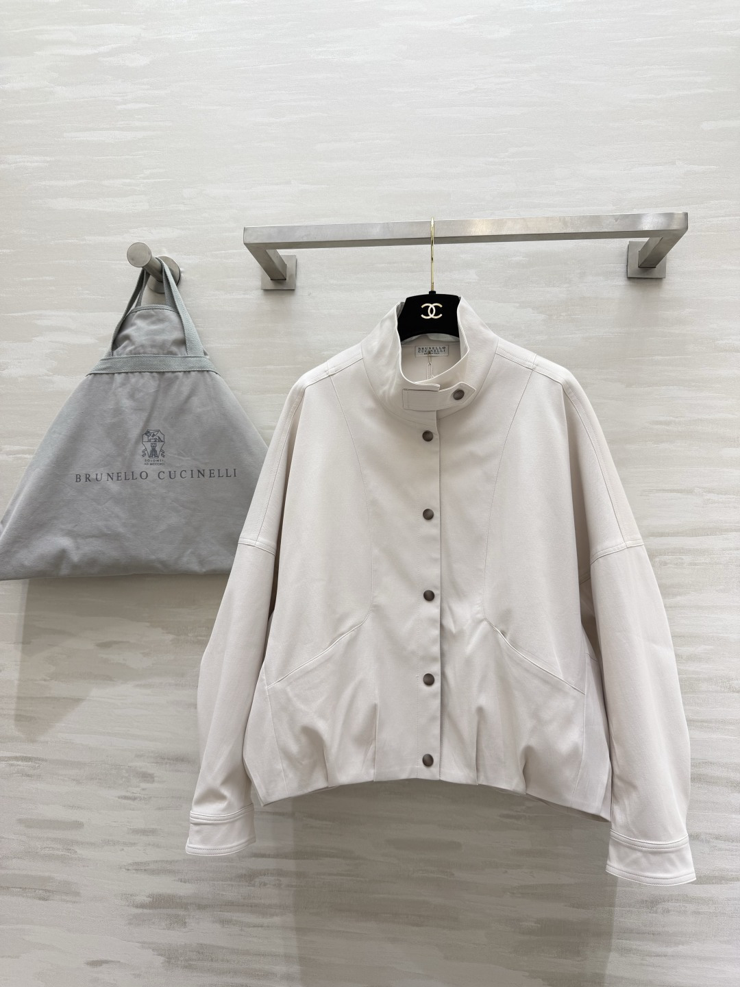 #Brunello Cucinell♡²⁶米白立领夹克外套 顶奢质感 一眼高级 立领利落大方 宽松廓形 