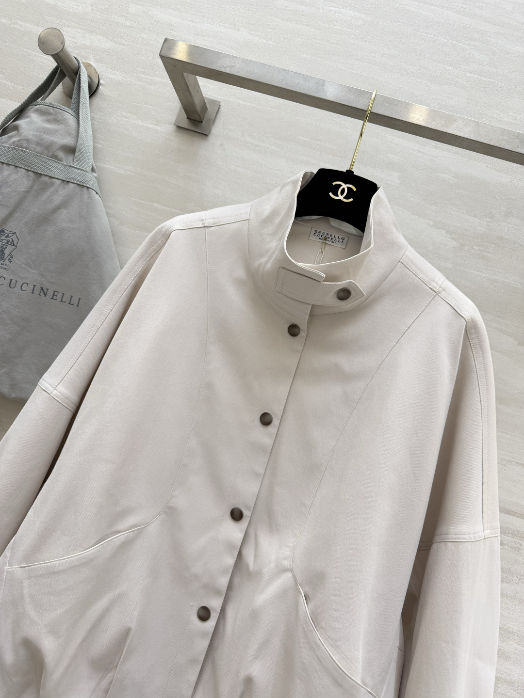 #Brunello Cucinell♡²⁶米白立领夹克外套 顶奢质感 一眼高级 立领利落大方 宽松廓形 