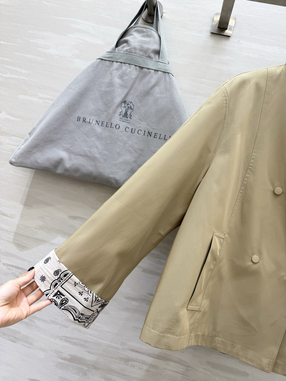 #Brunello Cucinell♡²⁶卡其色双排扣风衣 顶奢卡其色自带高级滤镜 双排扣+立领设计 英