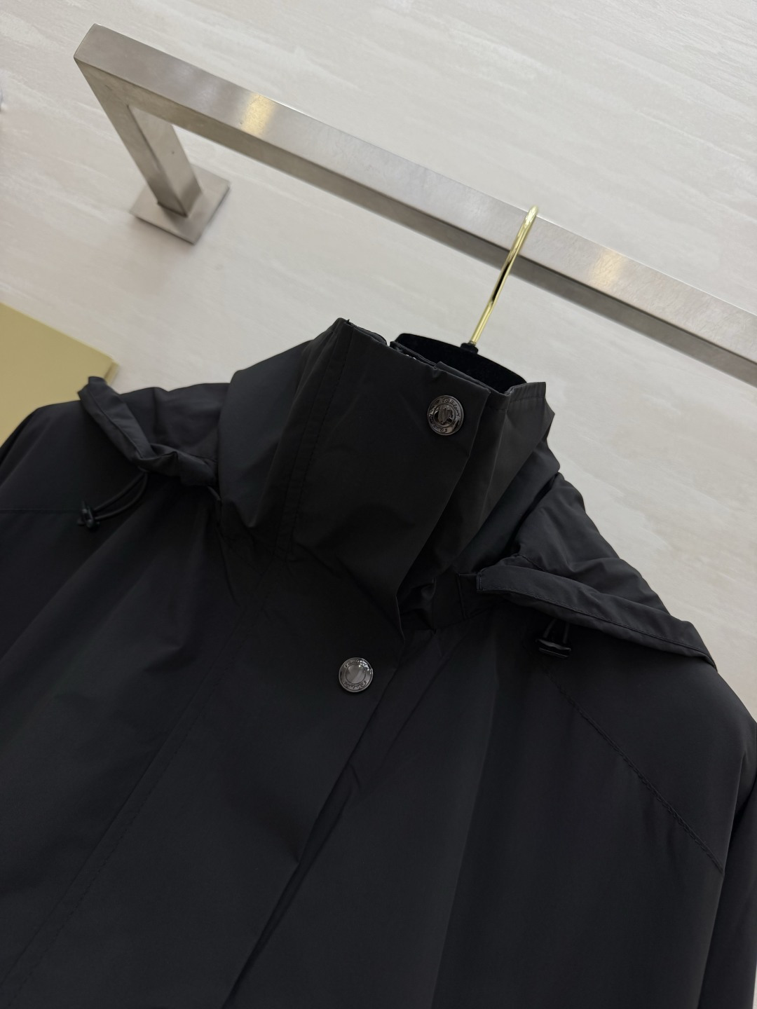 #Burberr♡²⁶三色连帽冲锋衣 英伦风春夏刚需！米白/浅绿/经典黑 承包一整个季节的穿搭 轻量防风