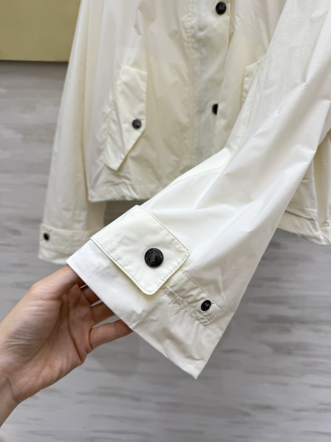 #Burberr♡²⁶三色连帽冲锋衣 英伦风春夏刚需！米白/浅绿/经典黑 承包一整个季节的穿搭 轻量防风