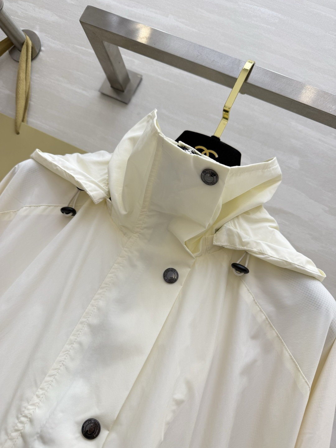 #Burberr♡²⁶三色连帽冲锋衣 英伦风春夏刚需！米白/浅绿/经典黑 承包一整个季节的穿搭 轻量防风