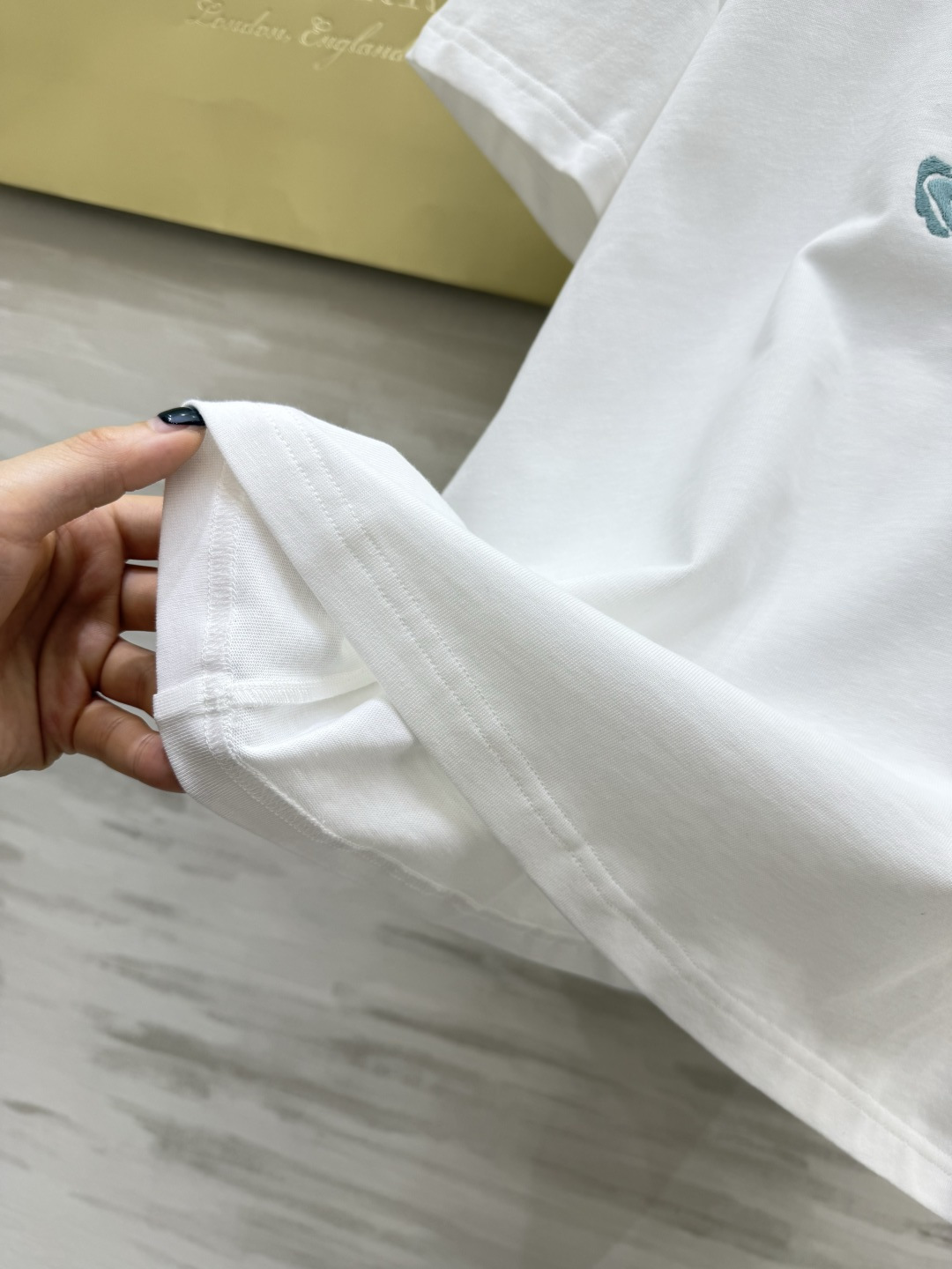 #Burberr♡²⁶经典骑士标刺绣短袖 一眼高级英伦奢牌DNA直接拉满 重工刺绣工艺 细节质感拉满黑白