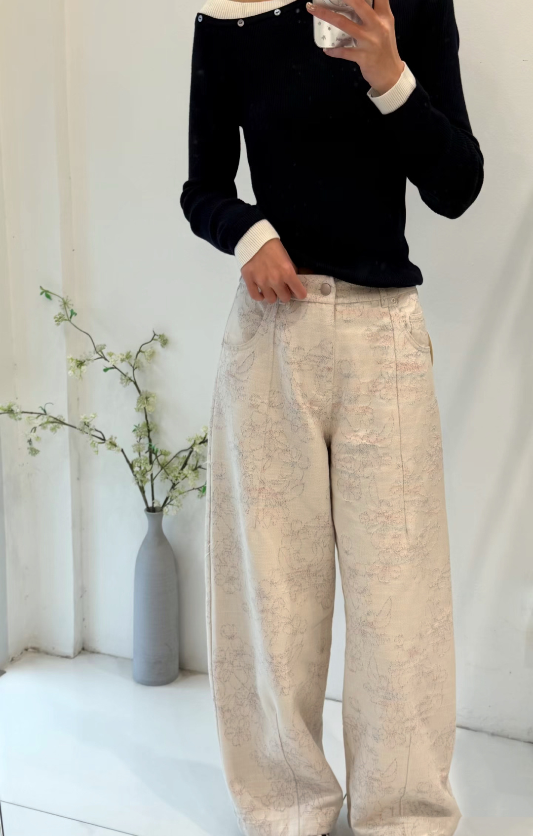 #Brunello Cucinell♡²⁶提花气球裤 把松弛感穿在身上 奶杏色底满幅花卉提花 温柔又显贵