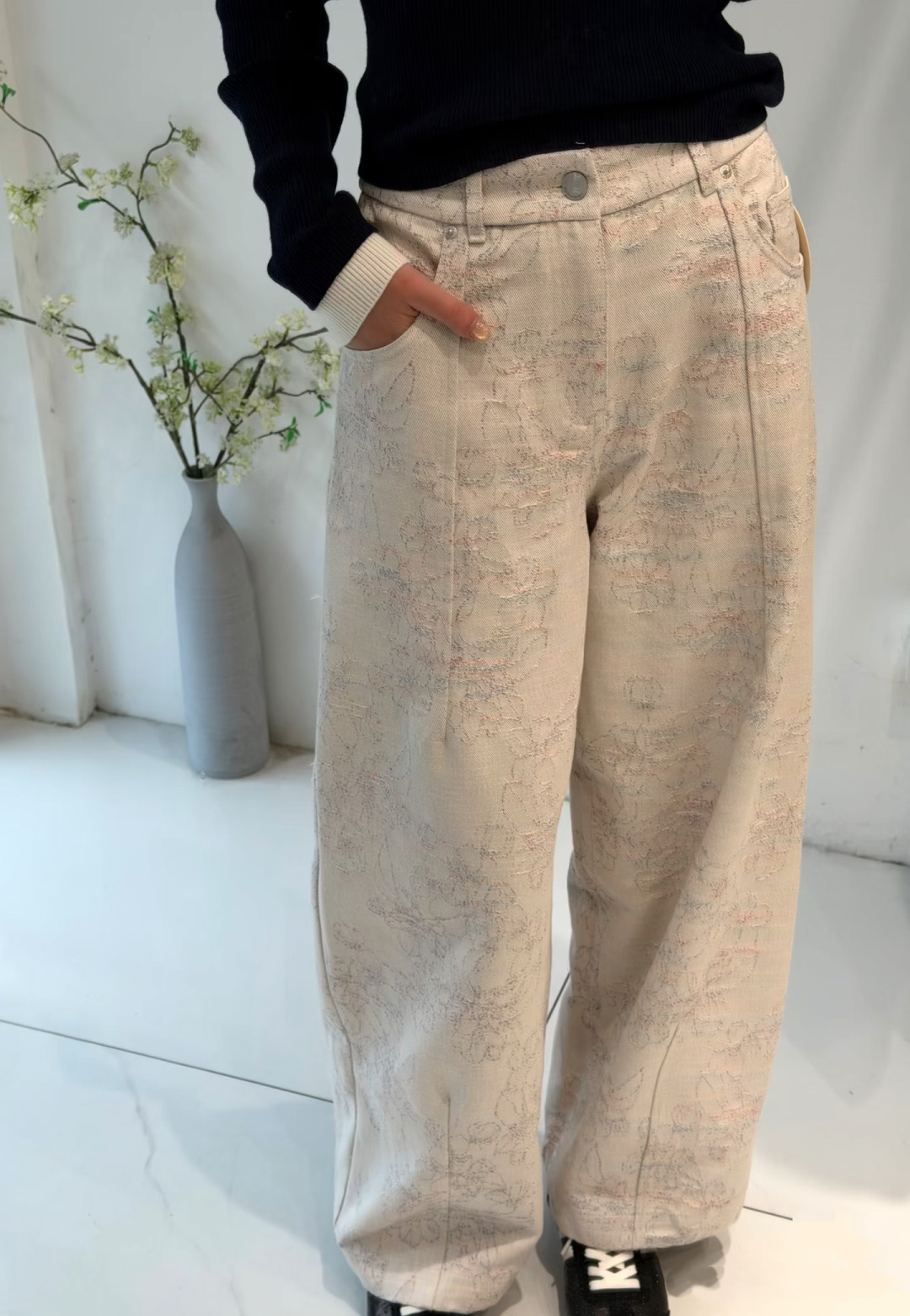 #Brunello Cucinell♡²⁶提花气球裤 把松弛感穿在身上 奶杏色底满幅花卉提花 温柔又显贵