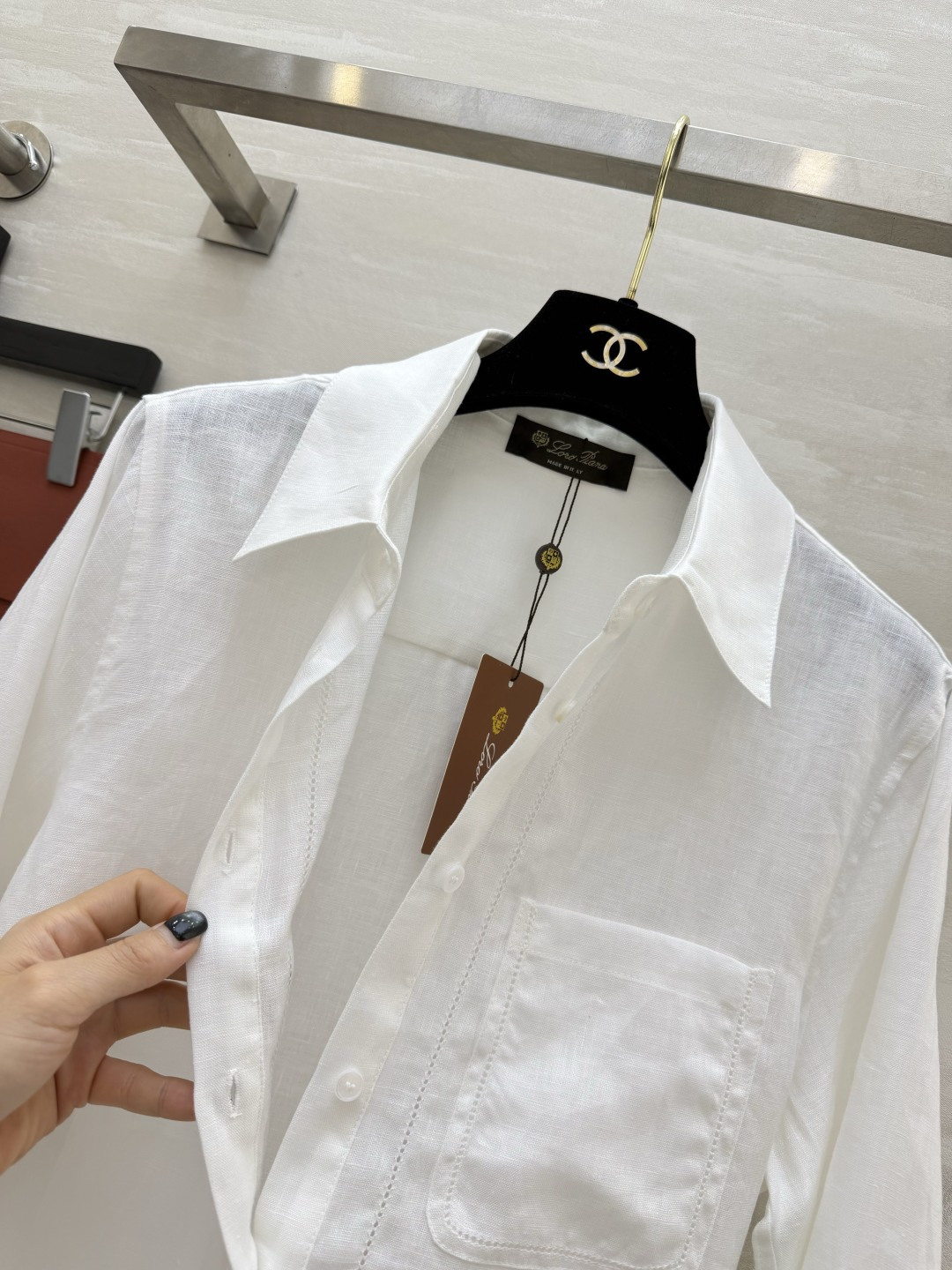 #Loro Pian♡²⁶质感棉麻白衬衫 高支棉麻混纺 透气亲肤 自带高级肌理 经典翻领 镂空明线细节简