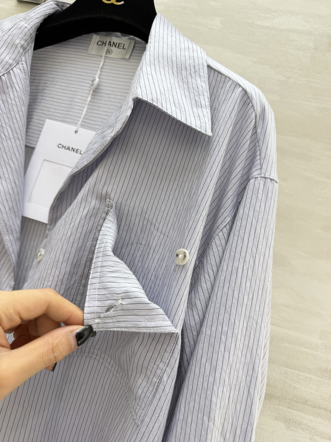 #Chane♡²⁶ss条纹衬衫｜把法式松弛感焊在身上 经典双C刺绣口袋 利落翻领 米白/浅蓝两色 都是不