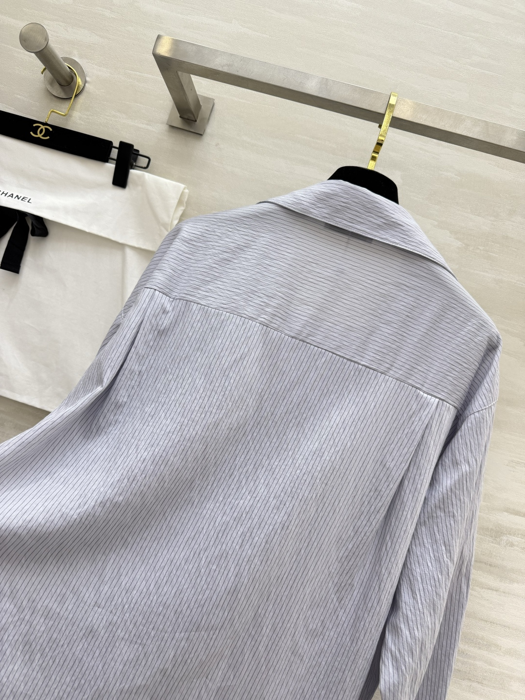 #Chane♡²⁶ss条纹衬衫｜把法式松弛感焊在身上 经典双C刺绣口袋 利落翻领 米白/浅蓝两色 都是不