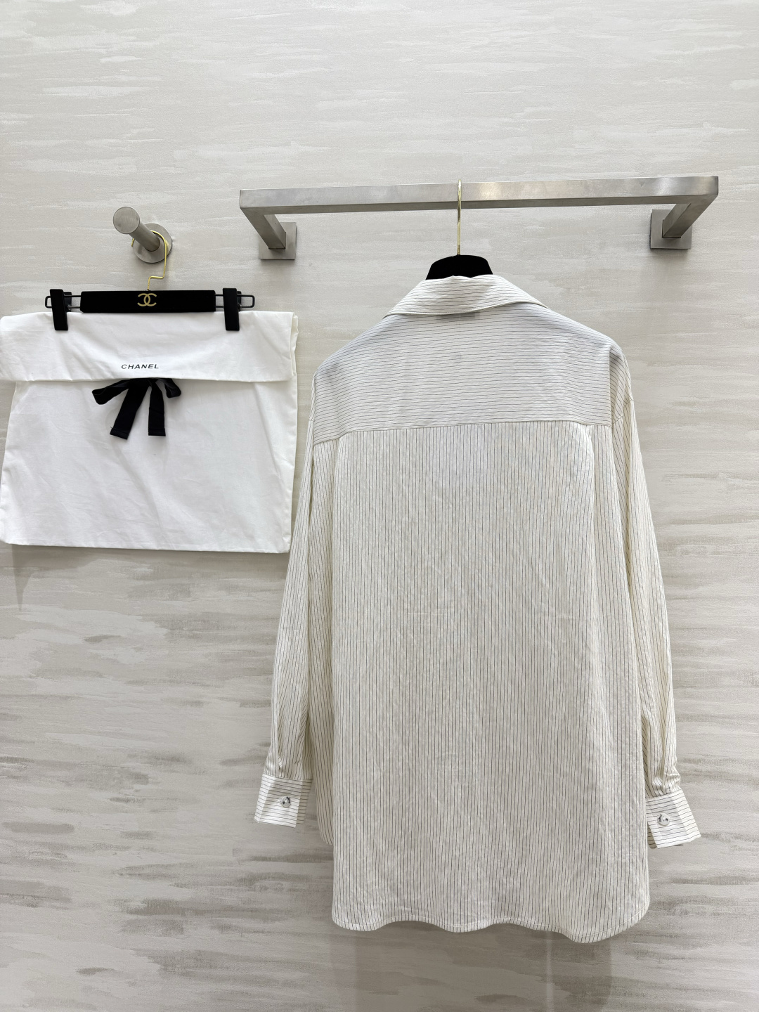 #Chane♡²⁶ss条纹衬衫｜把法式松弛感焊在身上 经典双C刺绣口袋 利落翻领 米白/浅蓝两色 都是不