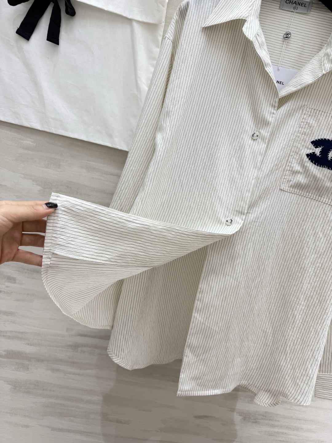 #Chane♡²⁶ss条纹衬衫｜把法式松弛感焊在身上 经典双C刺绣口袋 利落翻领 米白/浅蓝两色 都是不