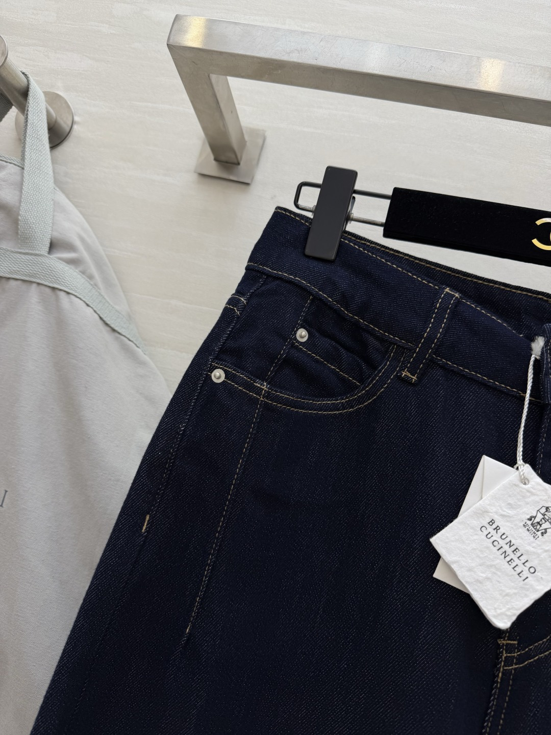 #Brunello Cucinell♡²⁶极简主义｜高级感阔腿牛仔裤 利落剪裁上身自带高级感 高腰设计兼