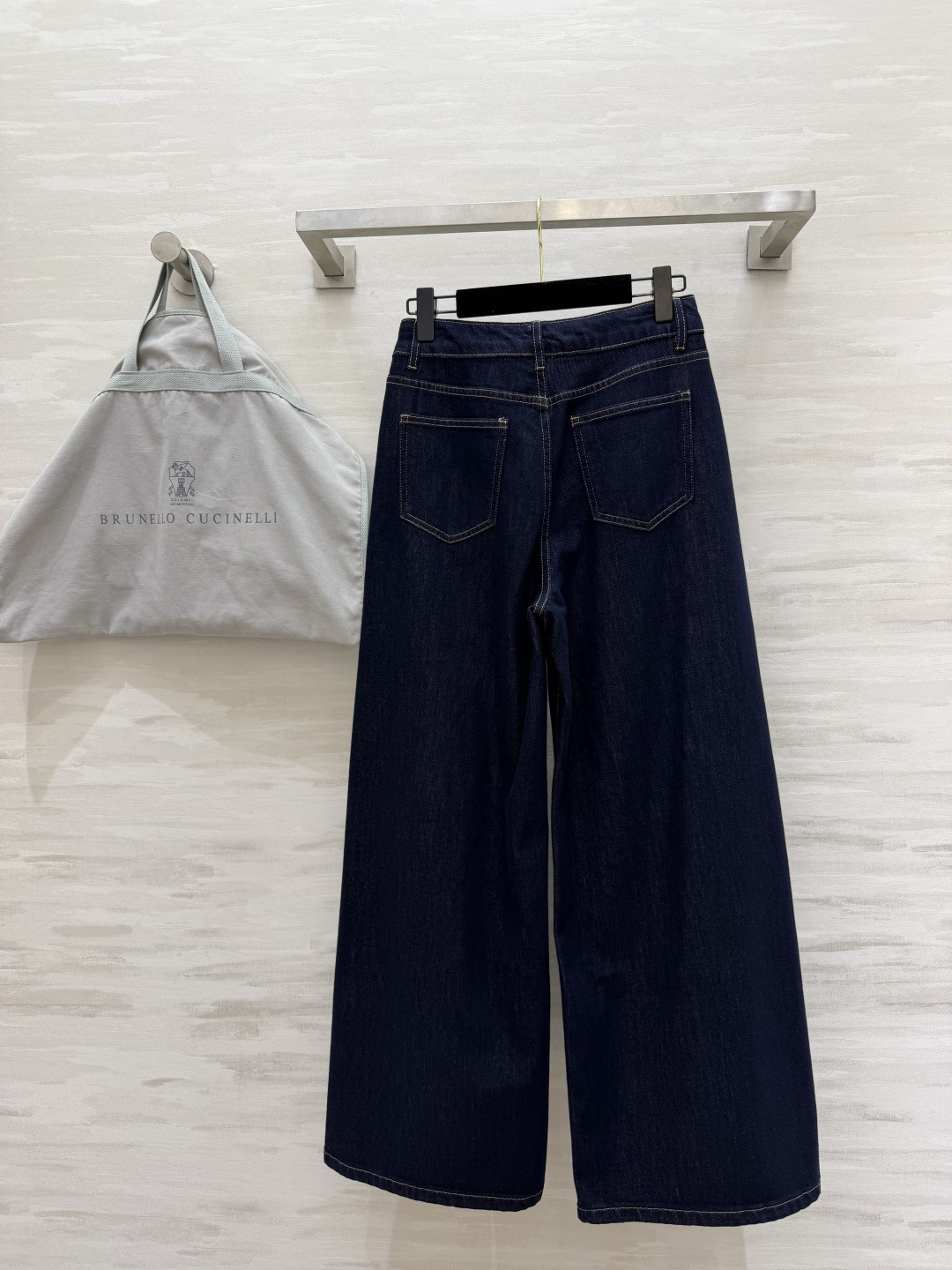 #Brunello Cucinell♡²⁶极简主义｜高级感阔腿牛仔裤 利落剪裁上身自带高级感 高腰设计兼