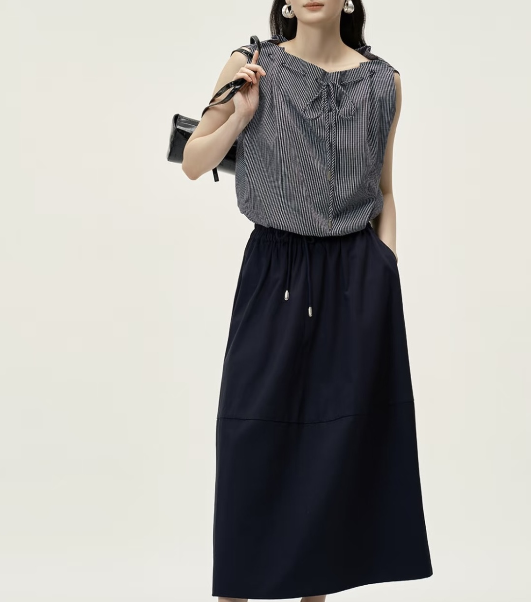 #Celin♡²⁶极简主义｜高级感A字半身裙 利落剪裁上身自带高级感 松紧腰设计 兼顾舒适与美观 白色干