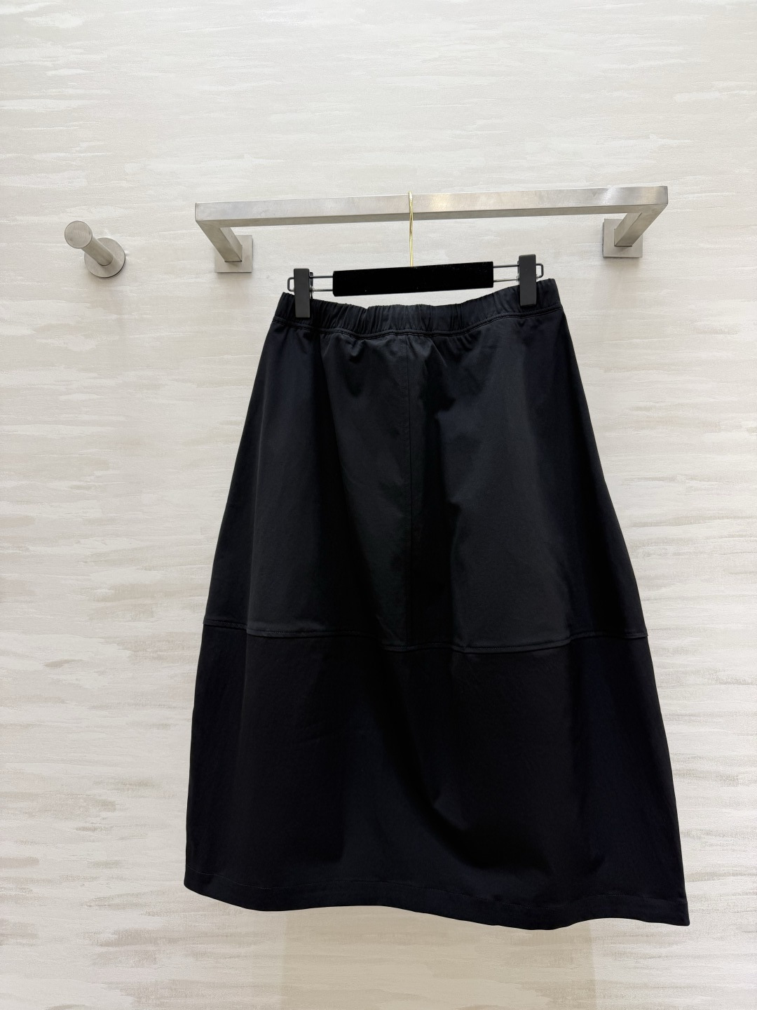 #Celin♡²⁶极简主义｜高级感A字半身裙 利落剪裁上身自带高级感 松紧腰设计 兼顾舒适与美观 白色干