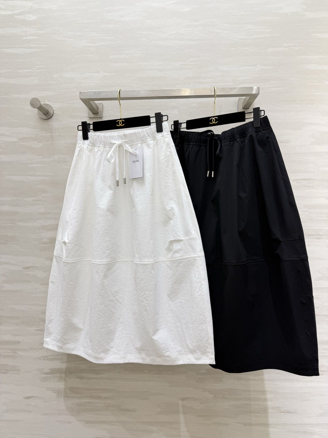 #Celin♡²⁶极简主义｜高级感A字半身裙 利落剪裁上身自带高级感 松紧腰设计 兼顾舒适与美观 白色干