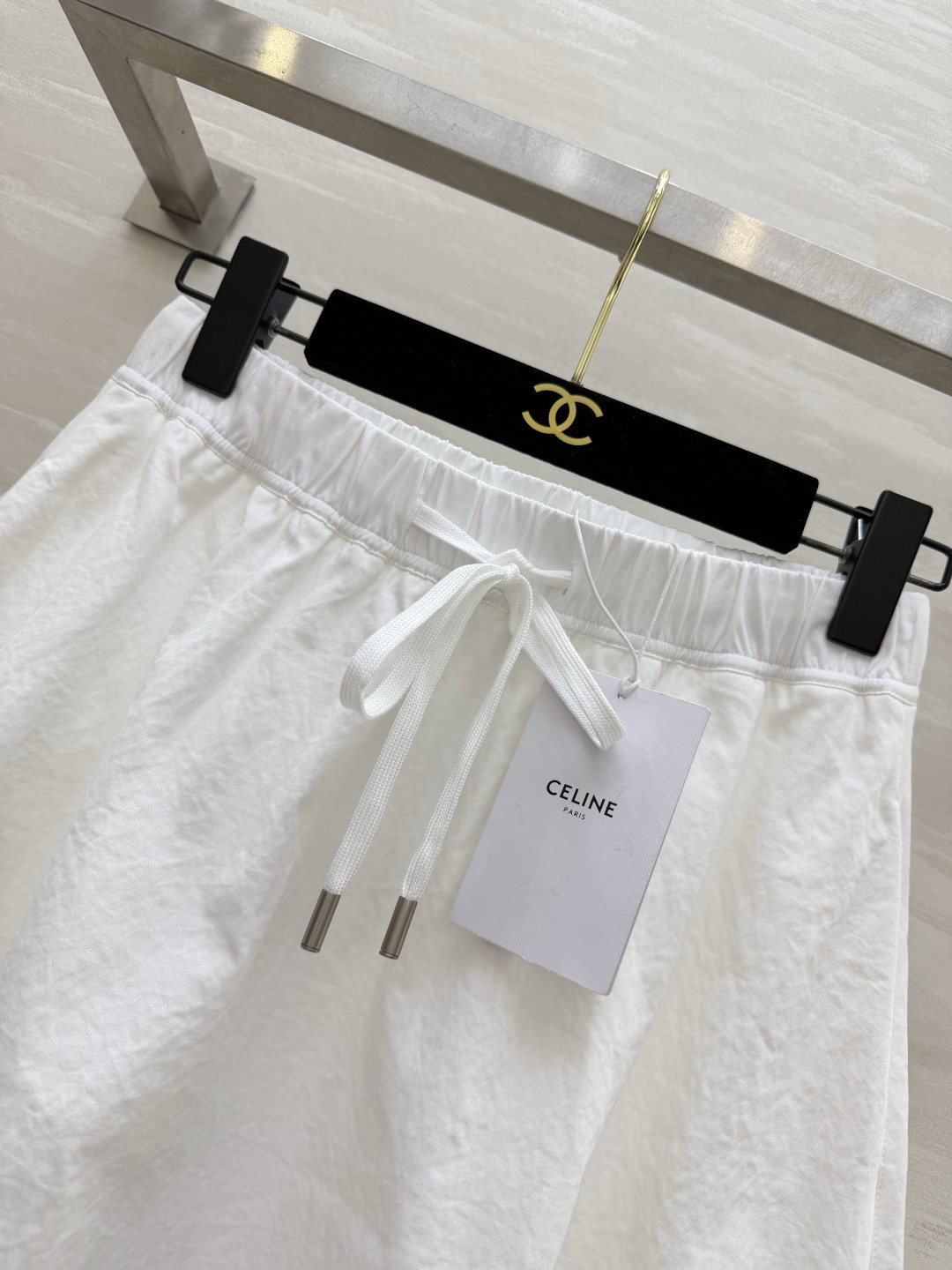 #Celin♡²⁶极简主义｜高级感A字半身裙 利落剪裁上身自带高级感 松紧腰设计 兼顾舒适与美观 白色干