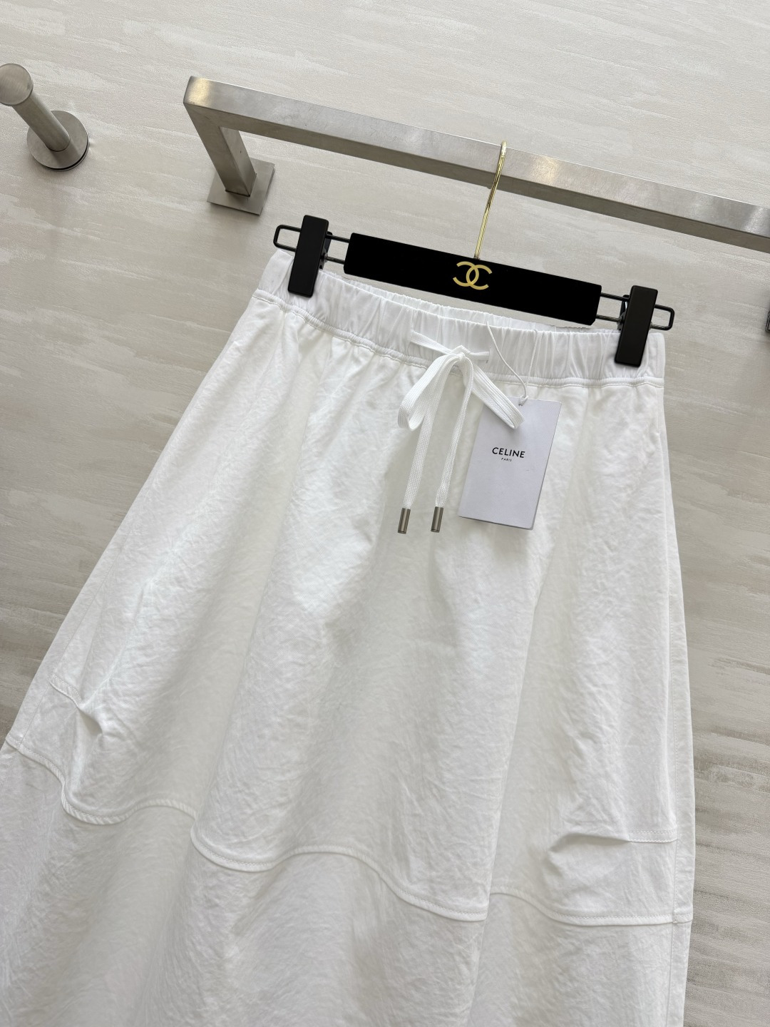 #Celin♡²⁶极简主义｜高级感A字半身裙 利落剪裁上身自带高级感 松紧腰设计 兼顾舒适与美观 白色干