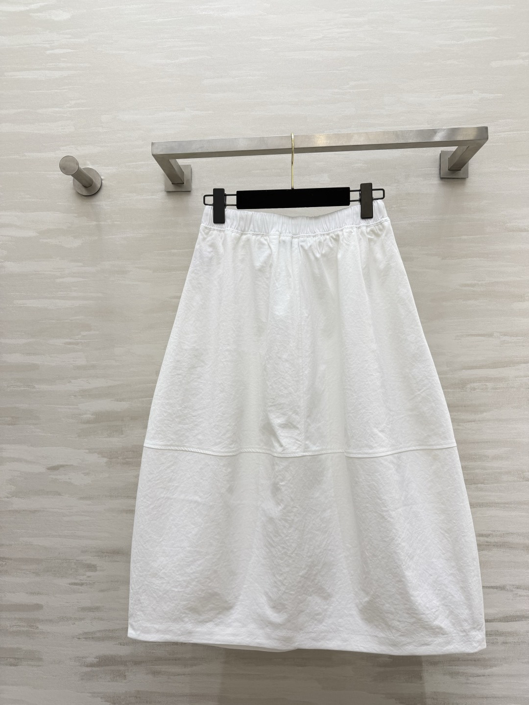 #Celin♡²⁶极简主义｜高级感A字半身裙 利落剪裁上身自带高级感 松紧腰设计 兼顾舒适与美观 白色干