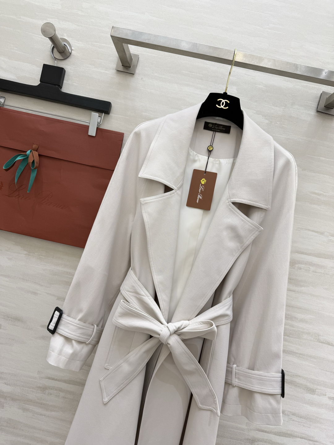 ✨Loro Pian♡²⁶高奢老钱风 风衣｜把高级感焊在身上 经典版型不挑人 轻松驾驭各种场合！奶油白清