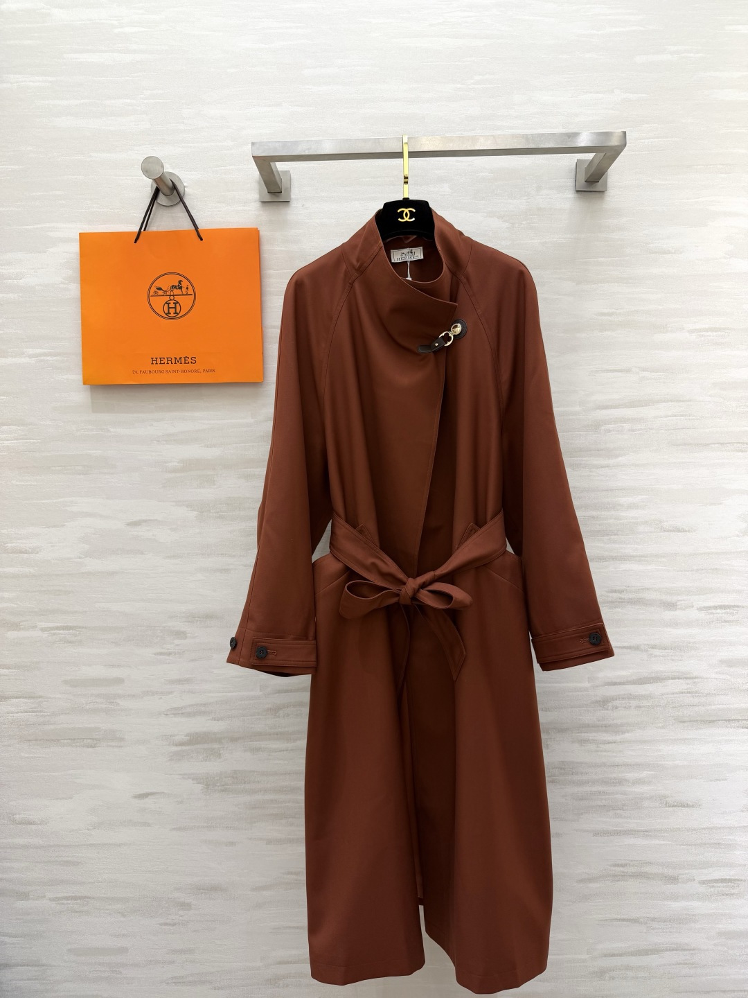 #Herme♡²⁶立领风衣 极简立领 金属扣设计 自带高级气场 灰调清冷/焦糖复古 两种风格一键切换！腰