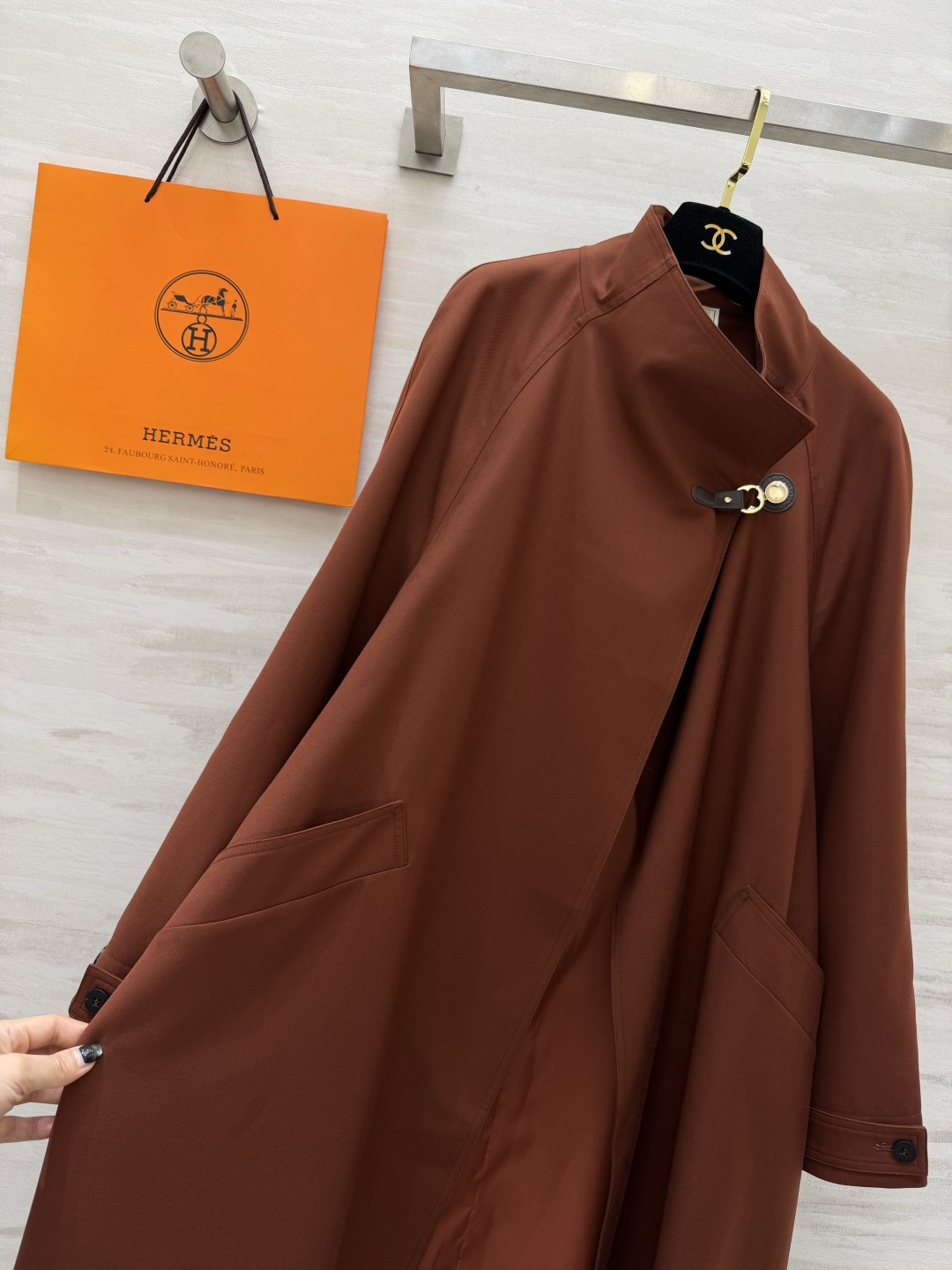 #Herme♡²⁶立领风衣 极简立领 金属扣设计 自带高级气场 灰调清冷/焦糖复古 两种风格一键切换！腰