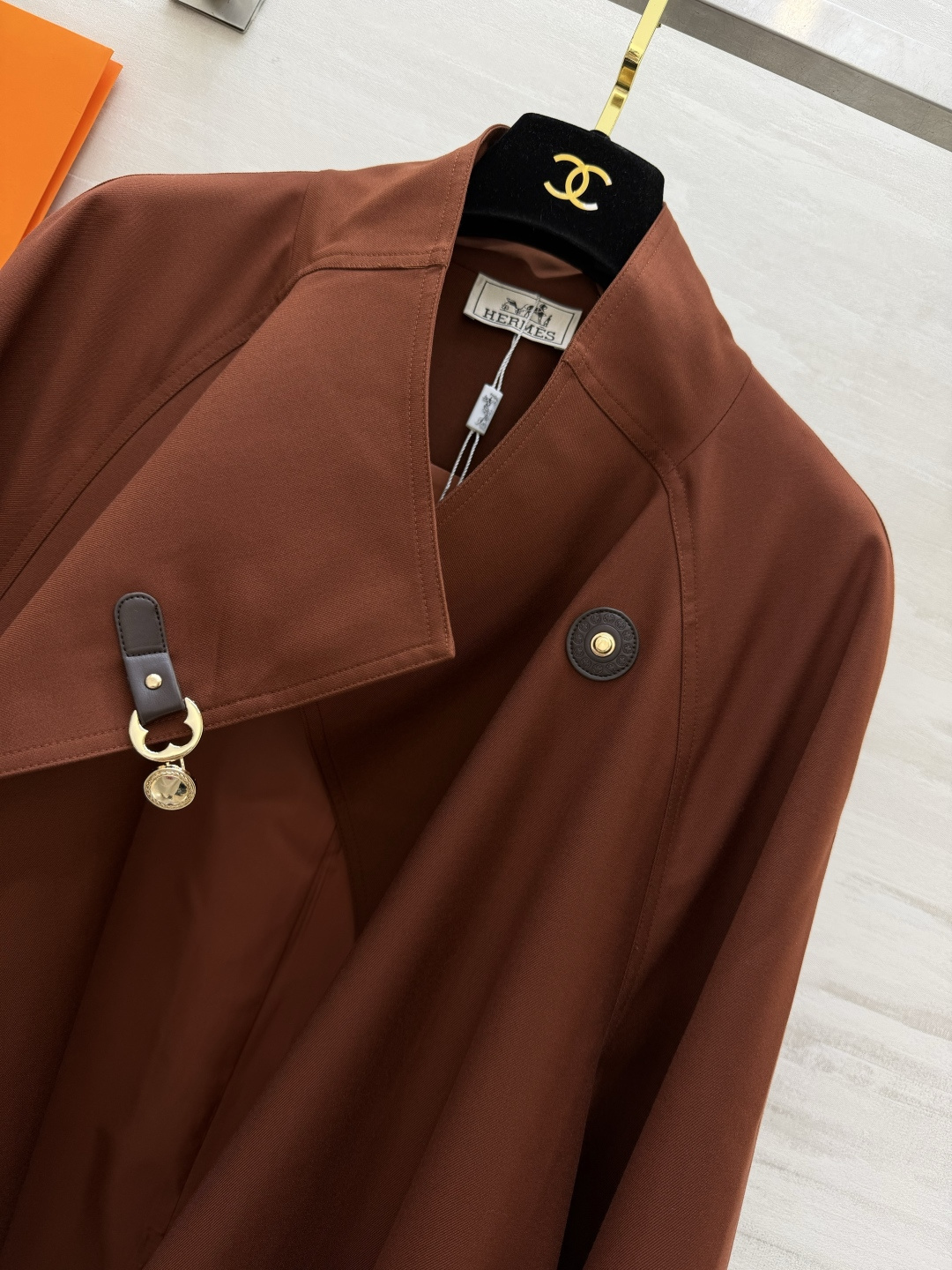 #Herme♡²⁶立领风衣 极简立领 金属扣设计 自带高级气场 灰调清冷/焦糖复古 两种风格一键切换！腰